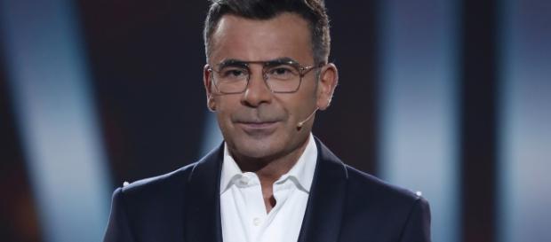 Jorge Javier Vázquez ha hecho acto de presencia en la casa de Gran Hermano. Jorge Javier Vázquez ha hecho acto de presencia en la casa de Gran Hermano.