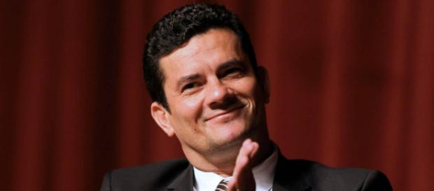 Sérgio Moro aceita convite de Bolsonaro para compor superministério mas esclarece afastamento temporário - Galeria BN Sérgio Moro aceita convite de Bolsonaro para compor superministério mas esclarece afastamento temporário - Galeria BN