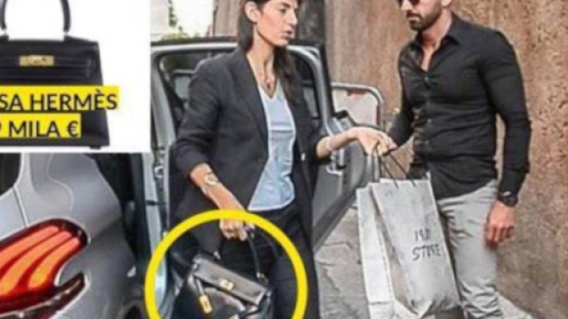 Virginia Raggi e la sua borsa incriminata