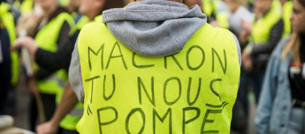 Les gilets jaunes souhaitent bloquer le pays samedi 17 novembre Les gilets jaunes souhaitent bloquer le pays samedi 17 novembre