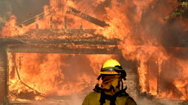 California in fiamme: vasti incendi a Los Angeles e Ventura