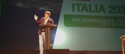 Renzi attacca Grillo e Casalino dal palco di Salsomaggiore