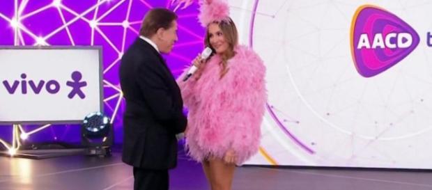 Silvio Santos critica roupa usada por Claudia Leitte no Teleton Silvio Santos critica roupa usada por Claudia Leitte no Teleton