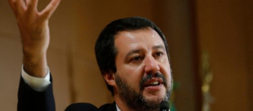 Matteo Salvini contestato da una casalinga a Roma al grido di 'buffone'