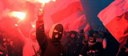 Multitudinaria marcha de la extrema derecha en Polonia. Fuente: Infobae