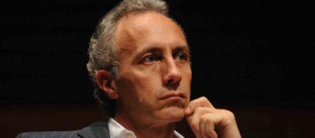 Marco Travaglio contro Repubblica sul caso Raggi Marco Travaglio contro Repubblica sul caso Raggi