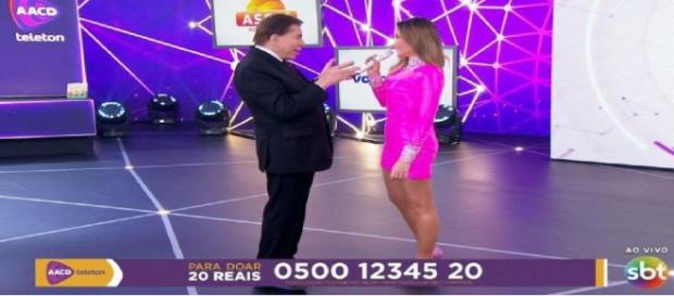 Silvio Santos desagradou a cantora Claudia Leitte no palco do Teleton 2018. (foto reprodução) Silvio Santos desagradou a cantora Claudia Leitte no palco do Teleton 2018. (foto reprodução)