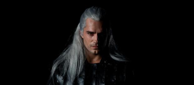 The Witcher : premier aperçu de Henry Cavill dans le costume de ... - numerama.com The Witcher : premier aperçu de Henry Cavill dans le costume de ... - numerama.com