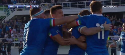 Azzurri festeggiano una meta contro la Georgia