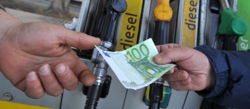 Il prezzo reale dell benzina è di 56 centesimi al litro, il resto sono tasse