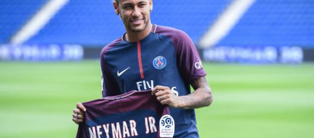PSG : la direction du club serait inquiète pour l'avenir de Neymar PSG : la direction du club serait inquiète pour l'avenir de Neymar