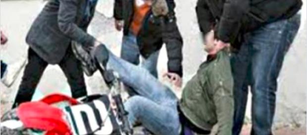Ravenna: legano il coetaneo e gli fanno due clisteri di lassativo. Indagati per violenza sessuale - Fanpage.it Ravenna: legano il coetaneo e gli fanno due clisteri di lassativo. Indagati per violenza sessuale - Fanpage.it
