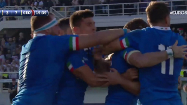 Azzurri festeggiano una meta contro la Georgia