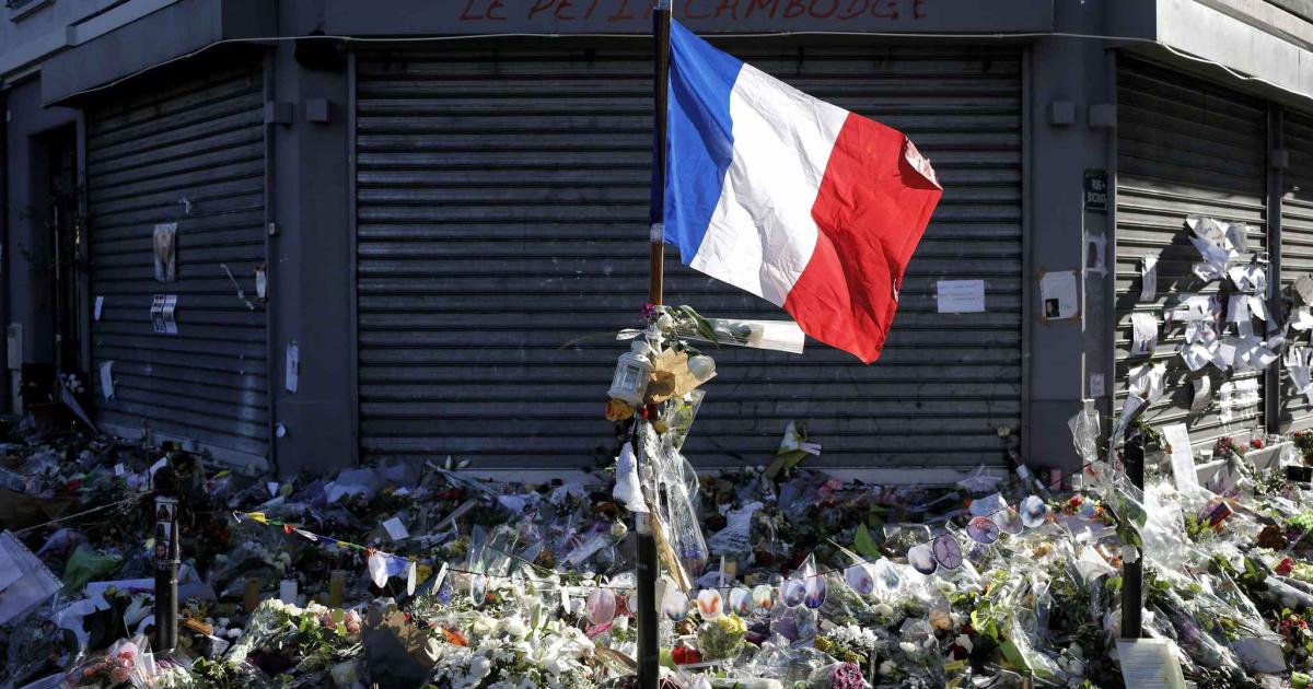 Paris : Un Hommage Aux Victimes Des Attentats Du 13 Novembre 2015 A été ...