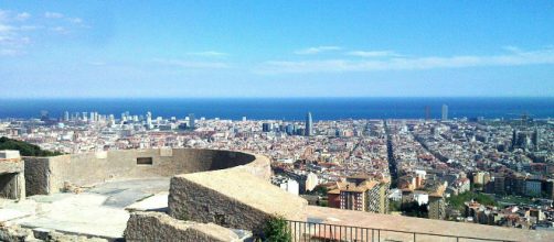 The Bunkers del Carmel offer a 360 degree view of Barcelona. [Image Toniher/Wikimedia]