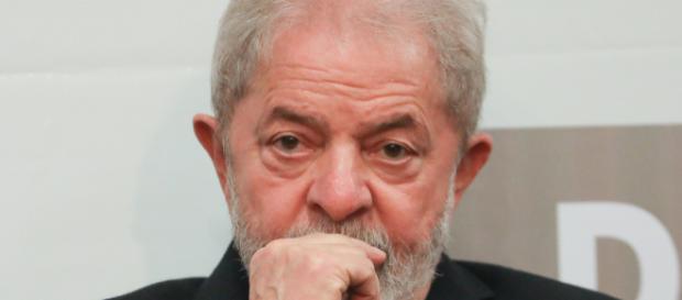 Ex-presidente Lula dá depoimento sobre processo do sítio de Atibaia Ex-presidente Lula dá depoimento sobre processo do sítio de Atibaia