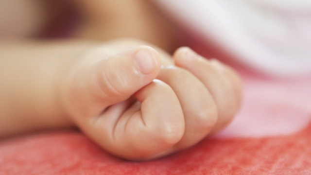 Napoli, bimba down rifiutata da numerose famiglie: single gay l'adotta e scrive un libro
