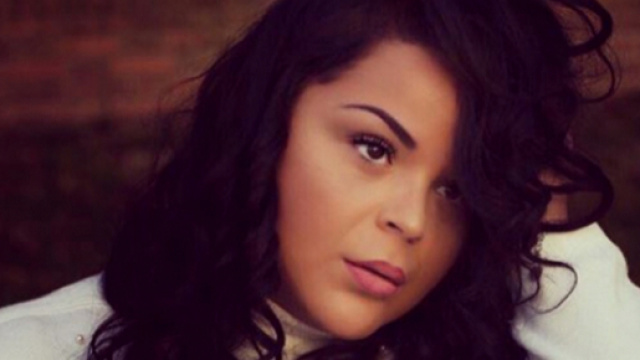 Sarah Fraisou victime de cyber-harc&egrave;lement, elle veut porter plainte contre Aqababe, Milla Jasmine et Hayette.