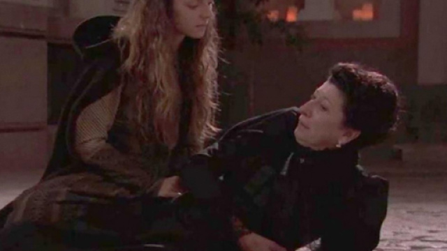 Ursula Dicenta aggredita, la figlia la pugnala all'addome