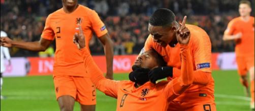 La gioia degli olandesi dopo il primo gol alla Francia