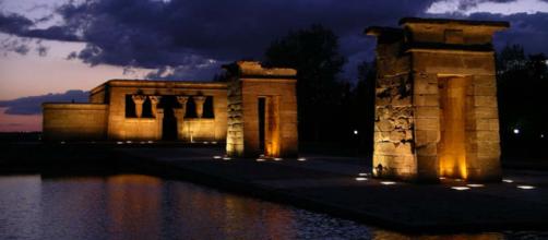 The Egyptian Temple of Debod - one of several fascinating attractions in Madrid, Spain [Image Michael.chlistalla/Wikimedia]