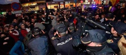 Un acto de Vox en Murcia es escenario de enfrentamientos entre los asistentes