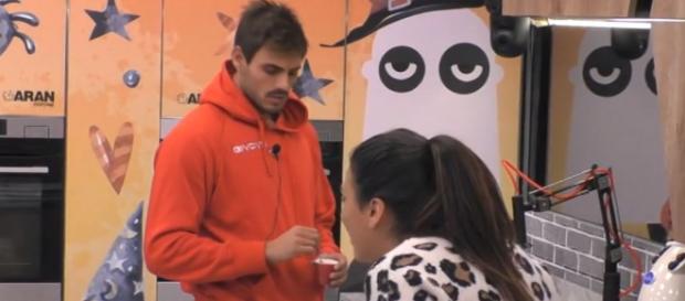 GFVip, lite tra Monte e Salemi, lui sbotta: 'Sei una bambina, Io con te ci metto un punto' GFVip, lite tra Monte e Salemi, lui sbotta: 'Sei una bambina, Io con te ci metto un punto'