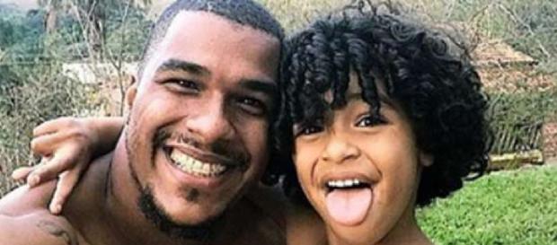 Goleiro Elisson faz comunicado oficial sobre a morte do filho Goleiro Elisson faz comunicado oficial sobre a morte do filho