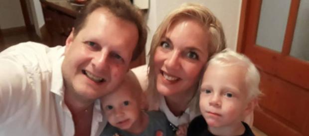 Während Jens um sein Leben ringen soll, geht die Hetze weiter. Während Jens um sein Leben ringen soll, geht die Hetze weiter.