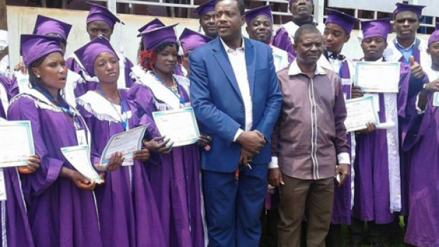 Une sortie avec les nouveaux dipl&ocirc;m&eacute;s du Ceframa (c) Ch&acirc;telain Ewolo