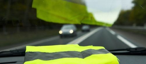 Le peuple citoyen représenté par le gilet jaune est en marche.