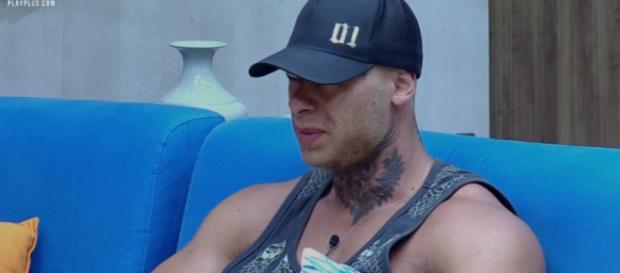 Stronda se lembra de Luane e já pensa no romance fora do reality Stronda se lembra de Luane e já pensa no romance fora do reality