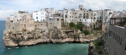 Polignano: ticket di 5 euro per entrare nel villaggio di Natale, e scoppia la polemica