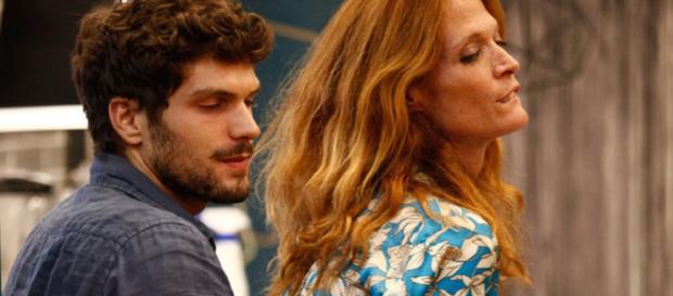 Jane Alexander racconta: 'Volevo fare l'amore con due comici', Elia Fongaro la umilia Jane Alexander racconta: 'Volevo fare l'amore con due comici', Elia Fongaro la umilia