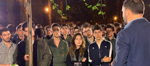 VOX anima a comer jamón en los colegios aunque moleste a los islamistas VOX anima a comer jamón en los colegios aunque moleste a los islamistas