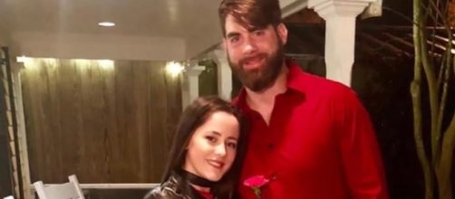 MTV reality star Jenelle Evans and husband David Eason spin more controversy with Confederate Flag. [Image Source:Tvseries Revelation - YouTube]