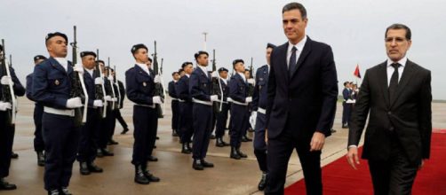 Pedro Sánchez, a su llegada a Rabat. / BALLESTEROS (EFE)