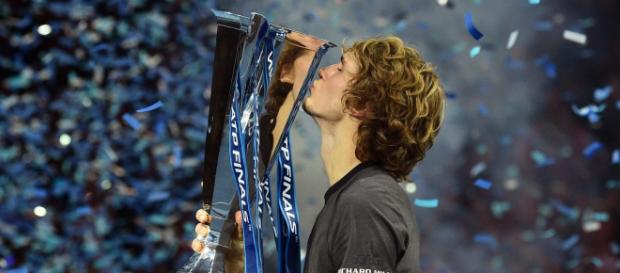 Alexander Zverev bat Novak Djokovic en finale et termine à la 4e place mondiale. Alexander Zverev bat Novak Djokovic en finale et termine à la 4e place mondiale.