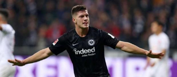 el delantero serbio de 20 años, revelación de la Bundesliga alemana el delantero serbio de 20 años, revelación de la Bundesliga alemana