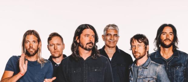 Foo Fighters' Dave Grohl loses his voice - turitmo.com Foo Fighters' Dave Grohl loses his voice - turitmo.com