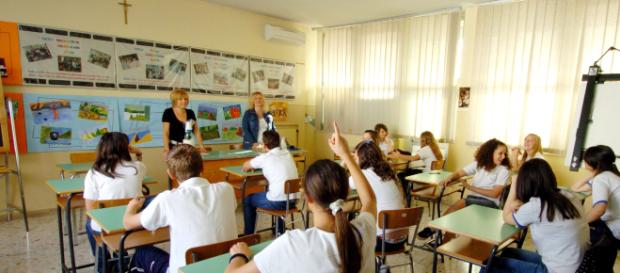 Scuola, nuovo contratto 2019-2021, le cifre da cui parte il rinnovo dicono 45 euro lorde al mese nel 2019. Scuola, nuovo contratto 2019-2021, le cifre da cui parte il rinnovo dicono 45 euro lorde al mese nel 2019.