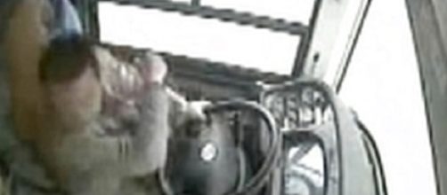 Cina, lite tra autista e passeggera: bus precipita nel fiume