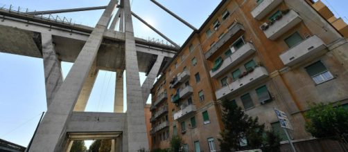 Ponte Morandi, l'ingegnere ai pm: 'Crollo forse causato dalla bobbina caduta dal tir'