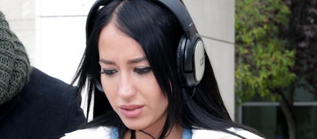 Aurah Ruiz sale del juzgado llorando antes de volver a la casa de ... - bekia.es Aurah Ruiz sale del juzgado llorando antes de volver a la casa de ... - bekia.es