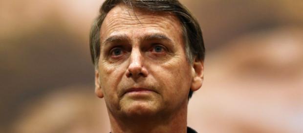 Bolsonaro concedeu entrevista em sua casa. Bolsonaro concedeu entrevista em sua casa.