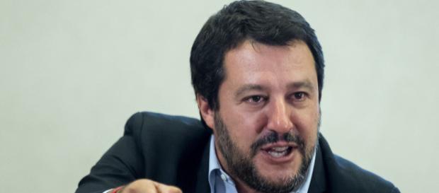 Pensioni, Matteo Salvini conferma 4 finestre per Quota 100: 'No all'esodo di massa nella PA' - fanpage.it Pensioni, Matteo Salvini conferma 4 finestre per Quota 100: 'No all'esodo di massa nella PA' - fanpage.it