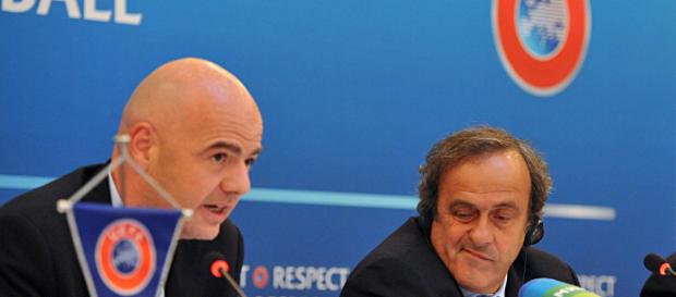 Platini Infantino couvrent le PSG Platini Infantino couvrent le PSG