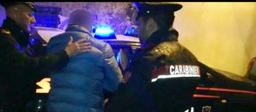 Camorra, pizzo e tangenti alla ditta di raccolta dei rifiuti: 5 arresti nel napoletano