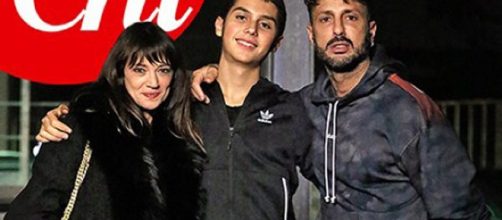 Gossip: Fabrizio Corona presenta il figlio Carlos ad Asia Argento.
