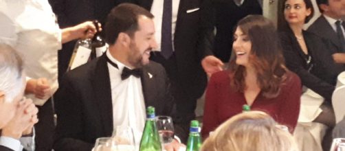 Elisa Isoardi e Matteo Salvini di nuovo insieme allo stesso tavolo, per una cena di gala